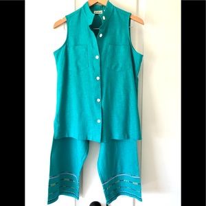Linen blend mandarin collar Button front tunic & embroidered Capri Size small